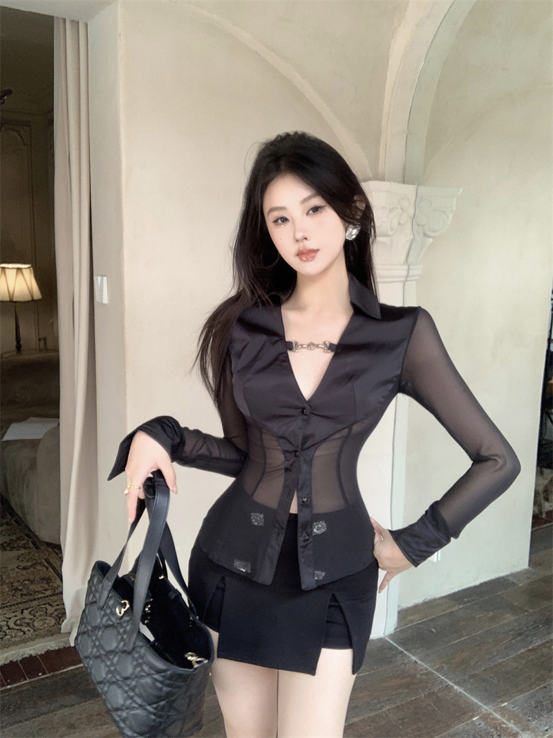 實拍~黑色緞面拼紗高級感透視V領收腰襯衫+暗黑氣質鑲鑽裙褲