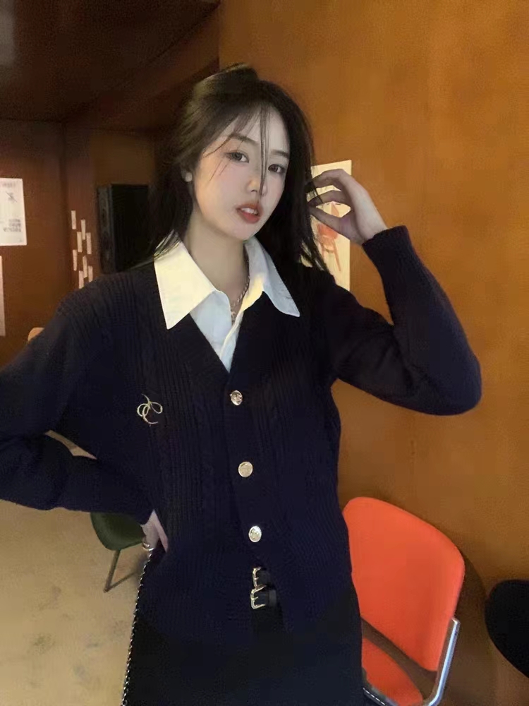 港味防曬罩衫女秋季慵懶風新款外搭破洞灰色毛衣設計感針織衫上衣