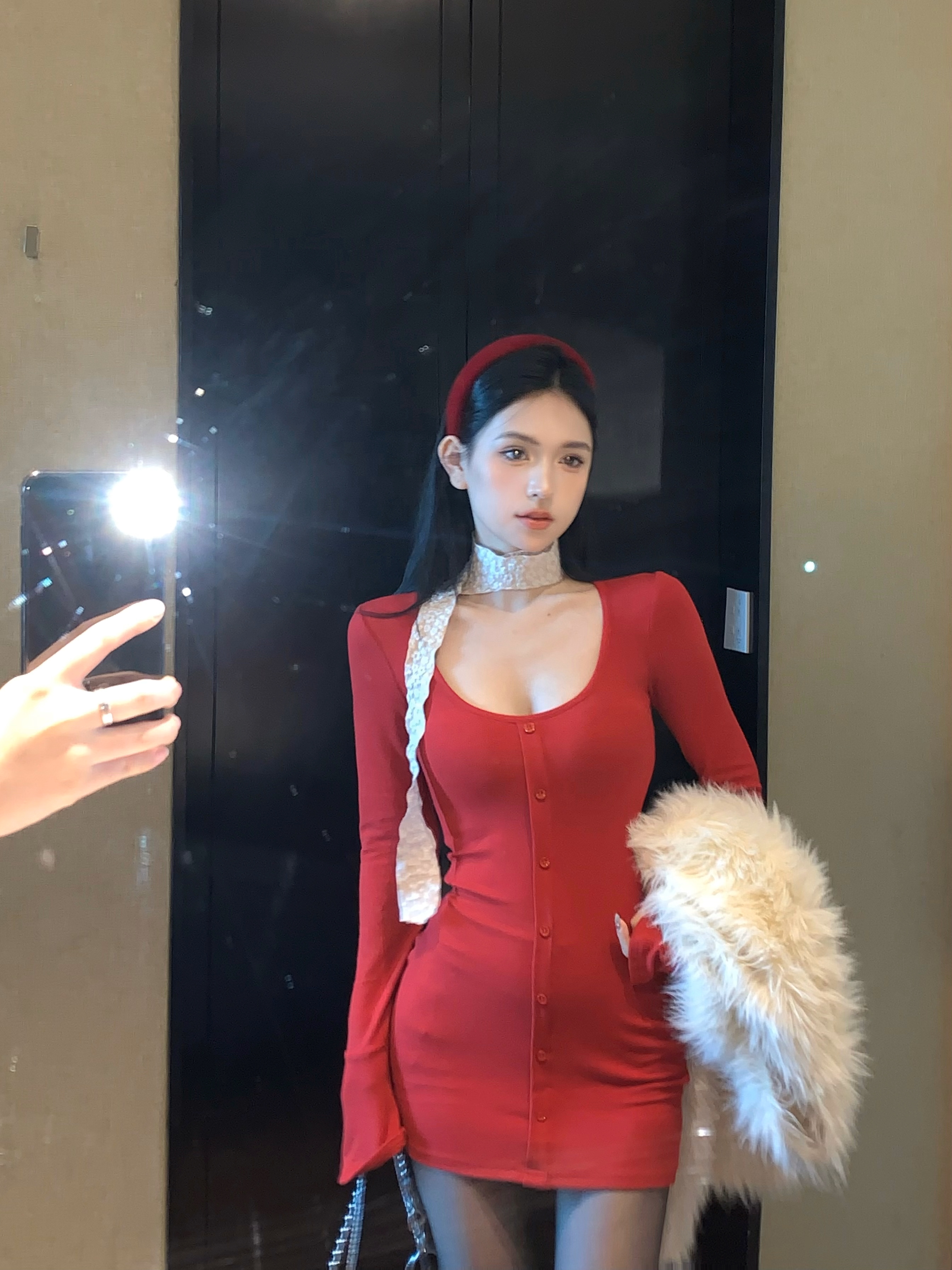 Real shot of French burgundy buttoned trumpet long-sleeved short slim-fitting sexy knitted dress for women