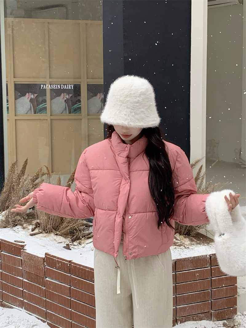 Actual shot of fresh, loose, short bread coat, half turtleneck, warm cotton coat, thickened cotton coat top