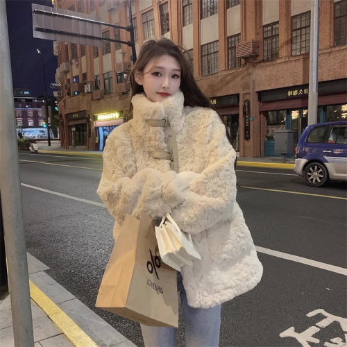 Lamb wool coat for women 2023 winter new style fur all-in-one age-reducing and warm mid-length thickened imitation rabbit fur