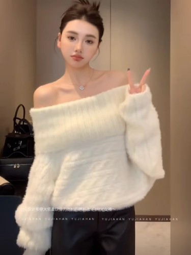 He Chenxi lazy style white wool one-shoulder sweater for women autumn and winter high-end loose twist knitted sweater