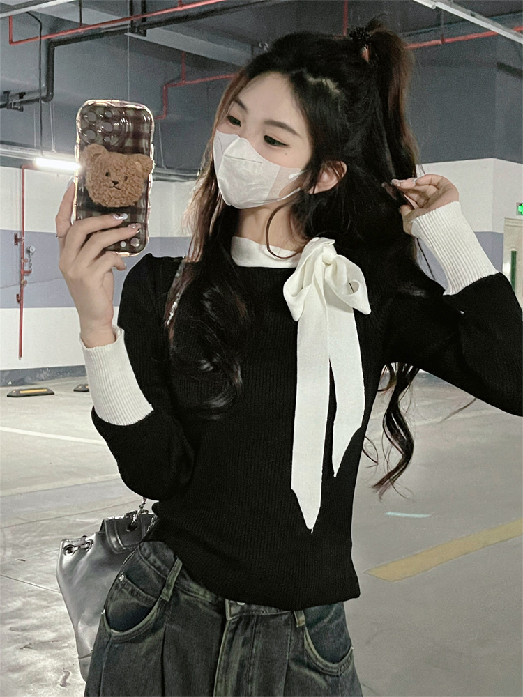 Actual shot of French lace-up bow long-sleeved bottoming shirt with a stylish design for women in autumn and winter.