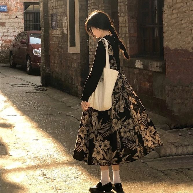 法式復古背帶連衣裙女秋冬2023新款設計感高腰顯瘦中長款A字裙子