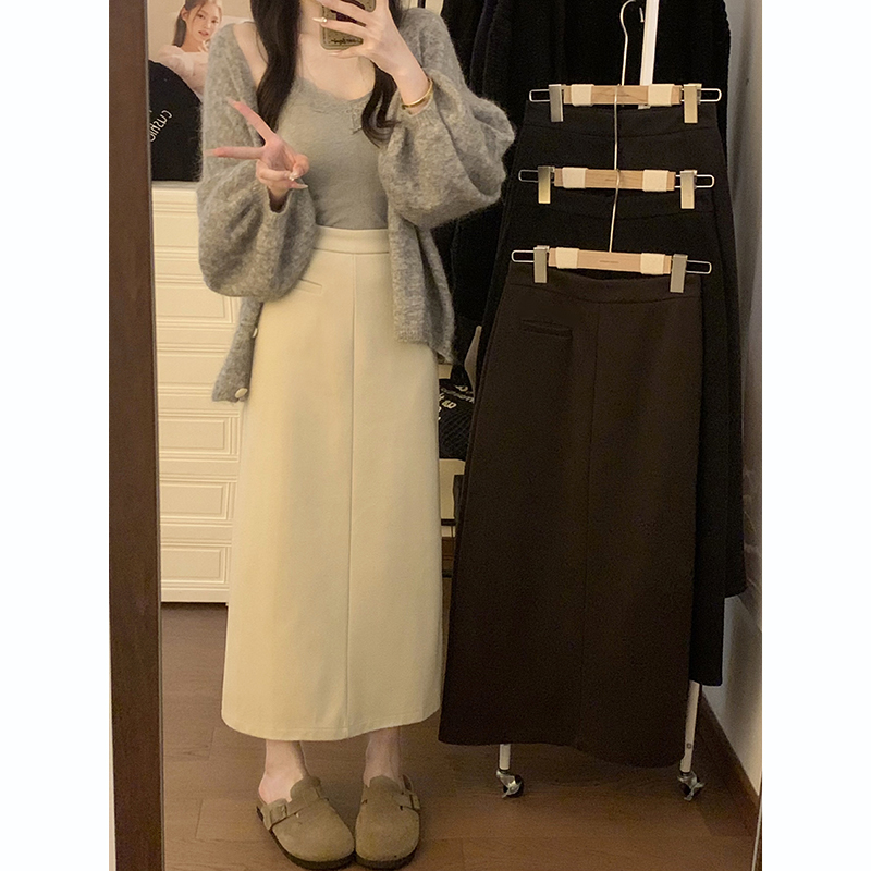 Actual shot of 2023 new autumn and winter high-waisted mid-length women's black temperament woolen skirt with hip-covering A-line skirt
