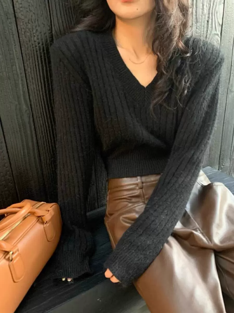 港風復古軟糯長袖V領針織衫女秋裝修身顯瘦短款上衣性感辣妹毛衣