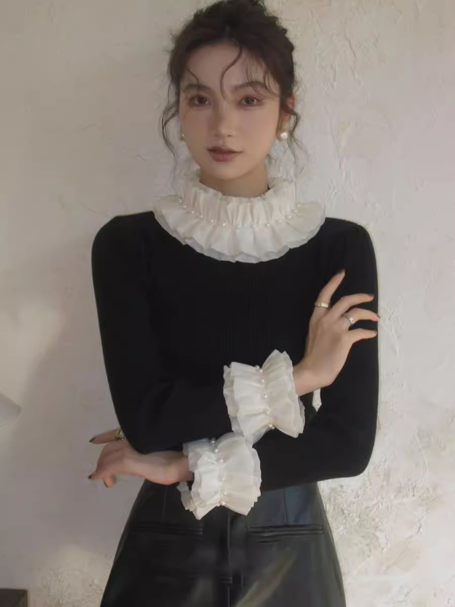 LELART 法式宮廷風壓褶釘珠花邊領輕奢絕美氣質針織衫女秋冬毛衣