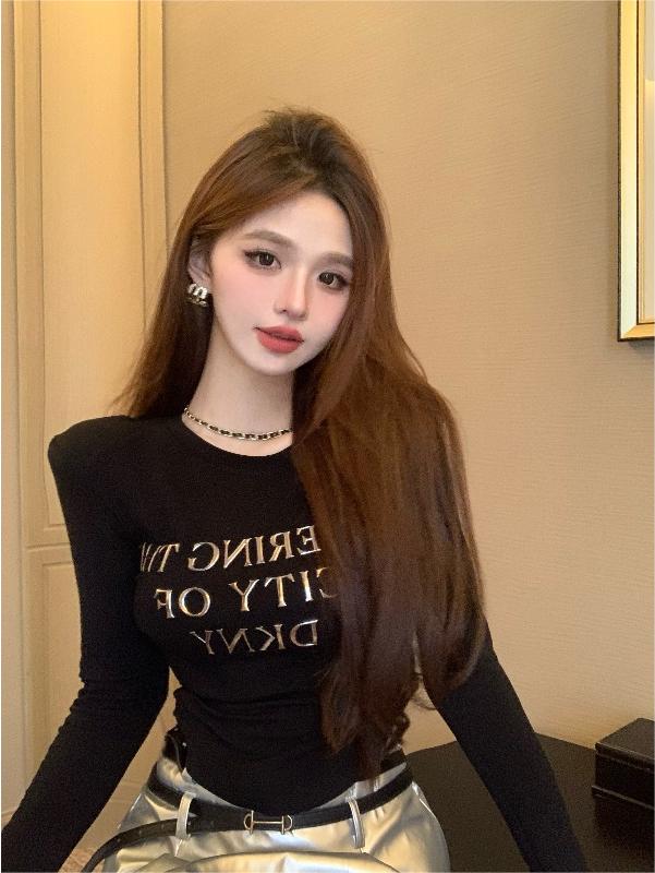 粉色字母印花長袖t恤打底衫2023新款女秋冬修身辣妹短款高腰上衣