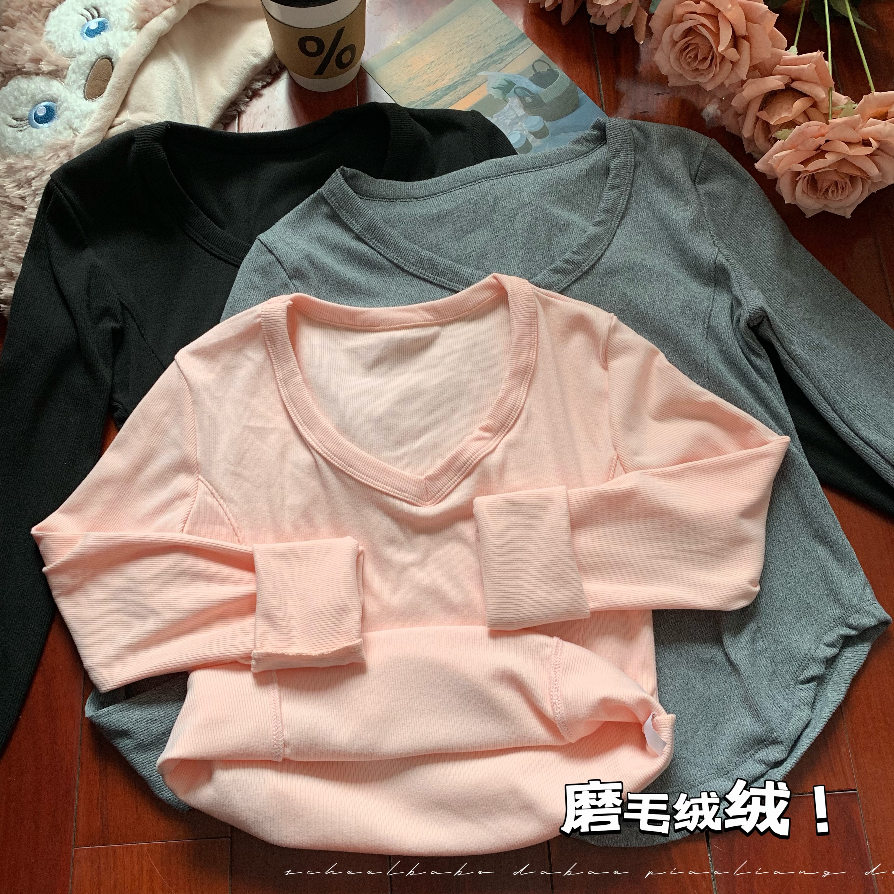 Actual shot of autumn and winter warm brushed plus velvet thickened v-neck inner clavicle bottoming shirt slim long-sleeved top for women