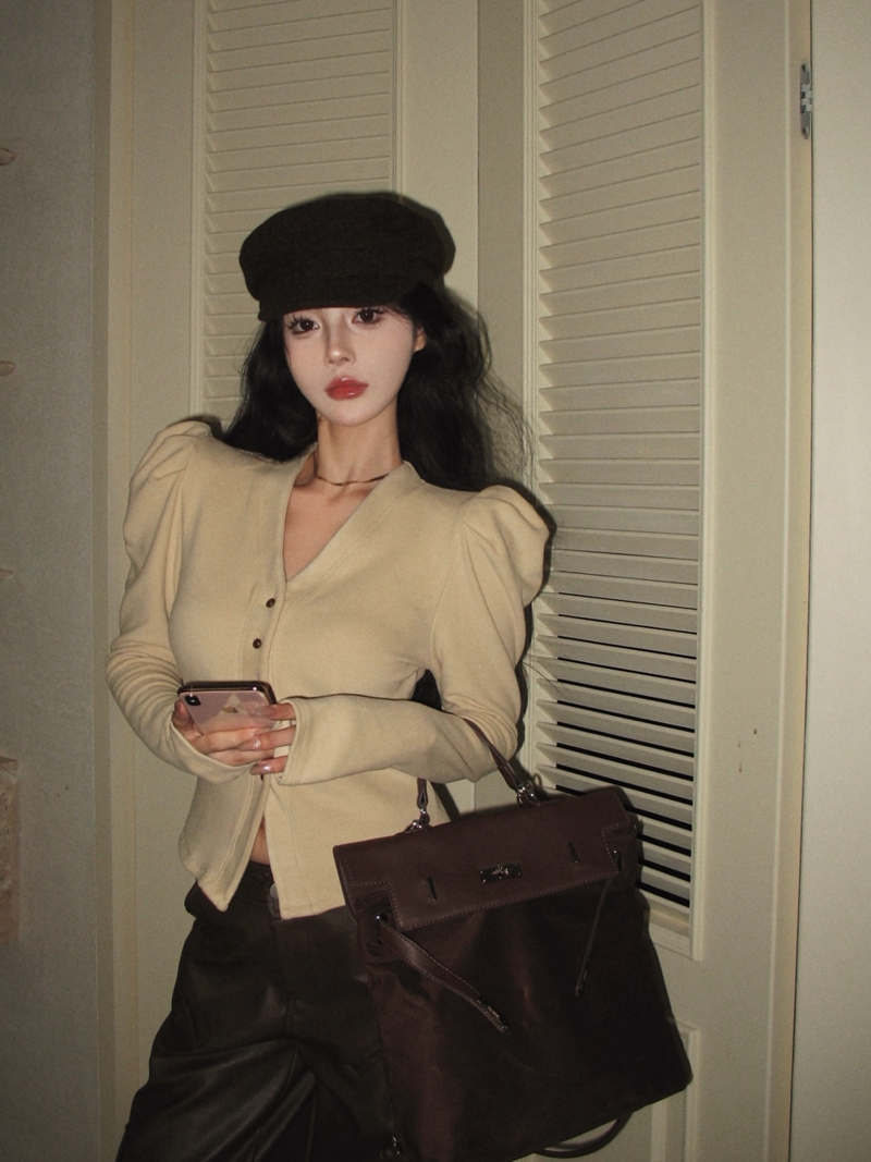 Actual shot of the new autumn and winter French retro slim-fitting puff sleeves and thickened shoulder pads for outer wear and temperament tops