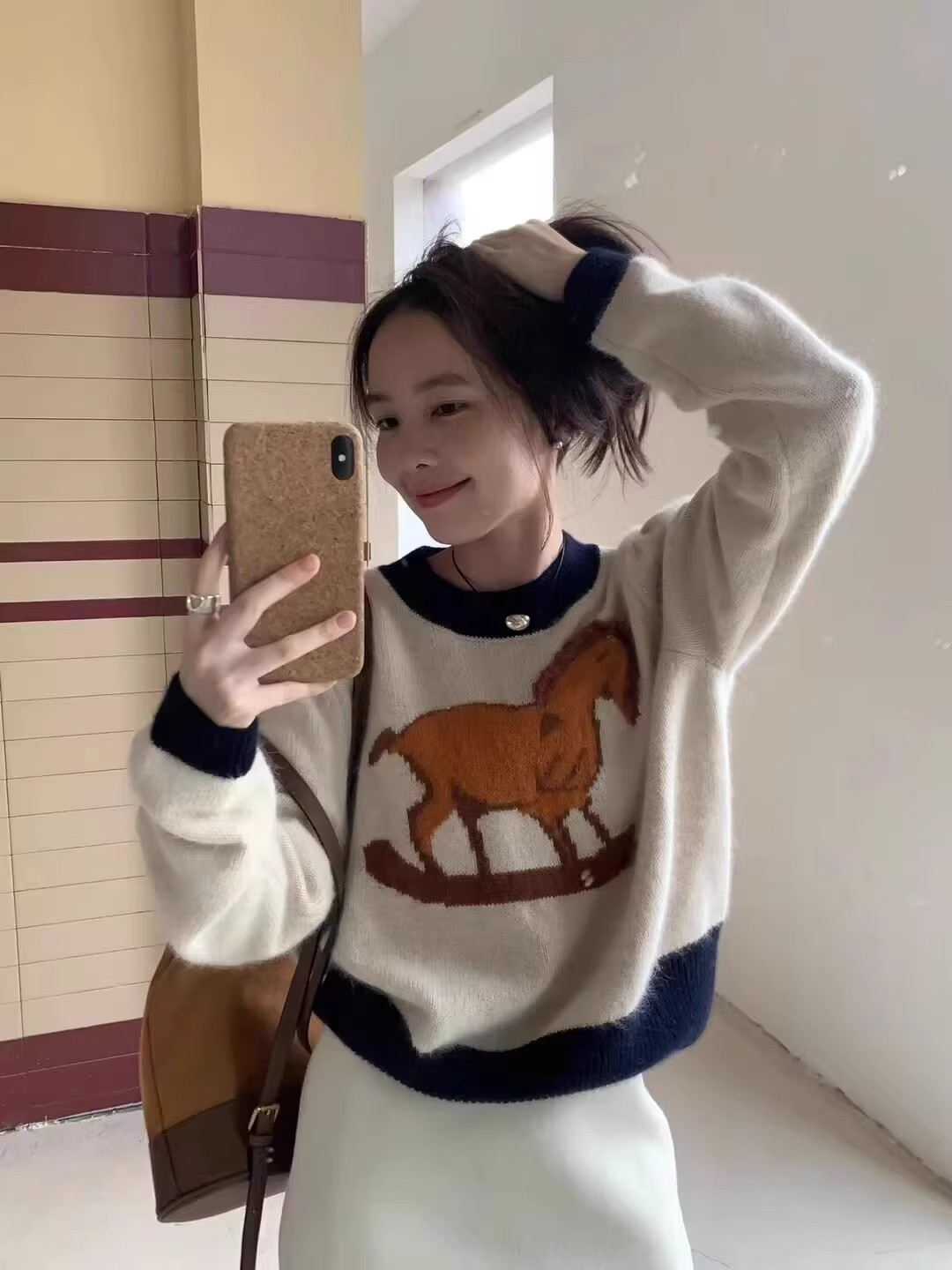 2023 new autumn and winter sweaters for women, fashionable loose and cute pony pattern knitted bottoming shirts for women to wear outside