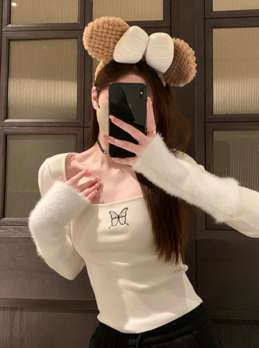 Real shot of furry sleeve embroidered sweater for women, winter sweater with square collar, slim short bottoming top