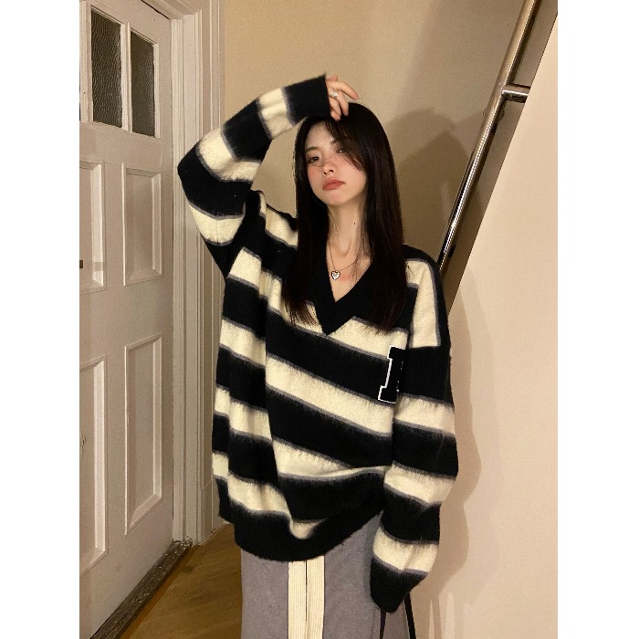 2023新款復古條紋V領毛衣女秋冬高級感軟糯韓系慵懶風針織衫上衣