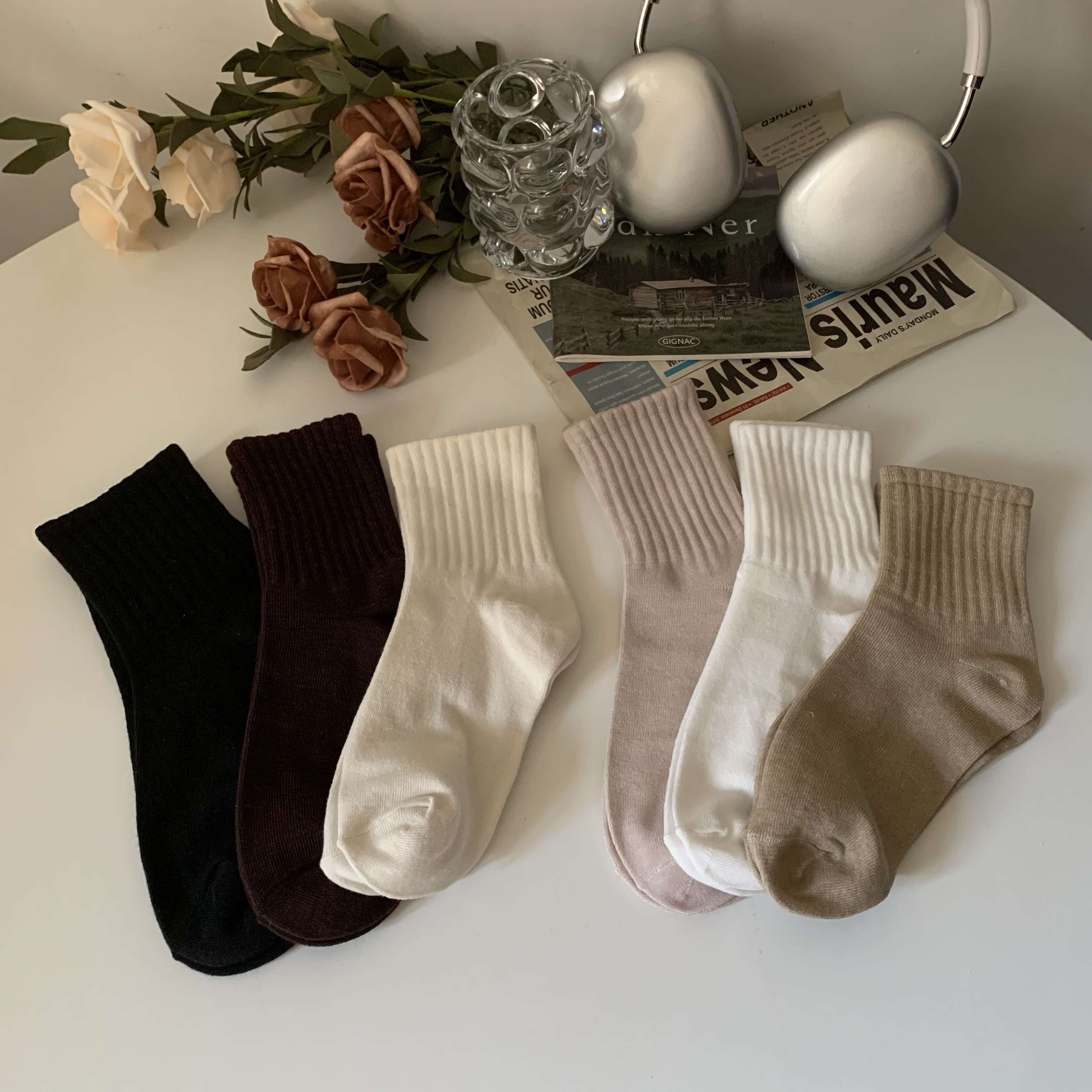 Real shot of winter flat vertical strip mid-tube socks Japanese style simple solid color high elastic band mid-tube socks