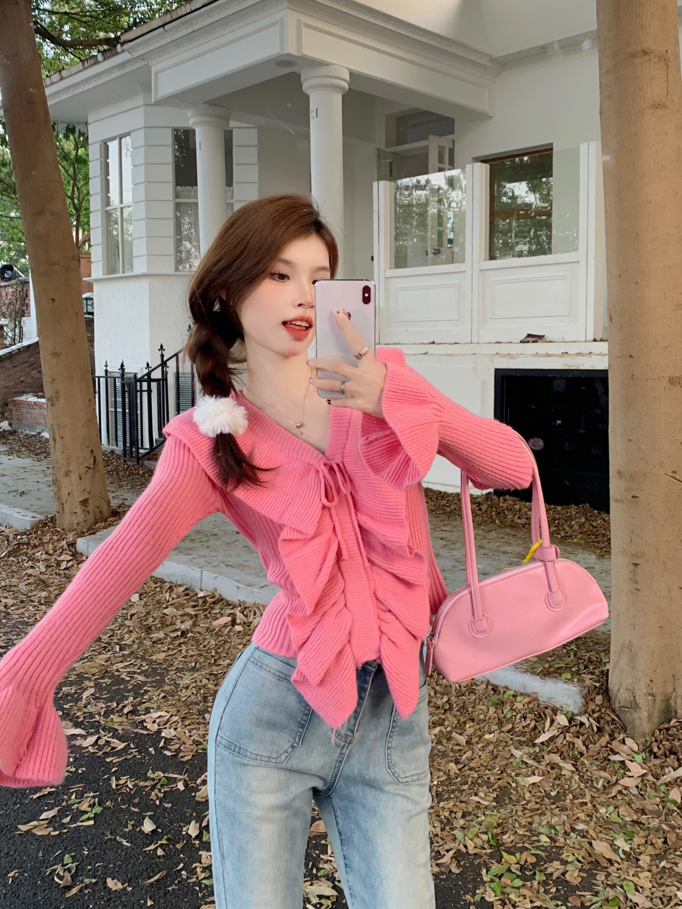 Real shot of autumn and winter new temperament ruffled long-sleeved v-neck lace-up slim, sweet and slim knitted sweater for women