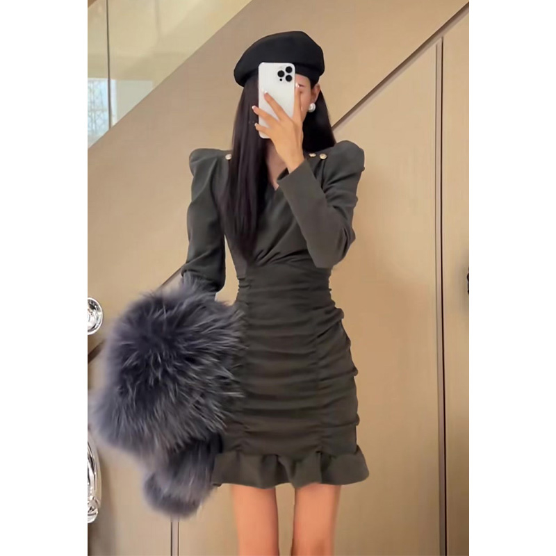 高級感冷淡風御姐連衣裙新款秋季女時尚網紅氣質收腰裙子鹽系