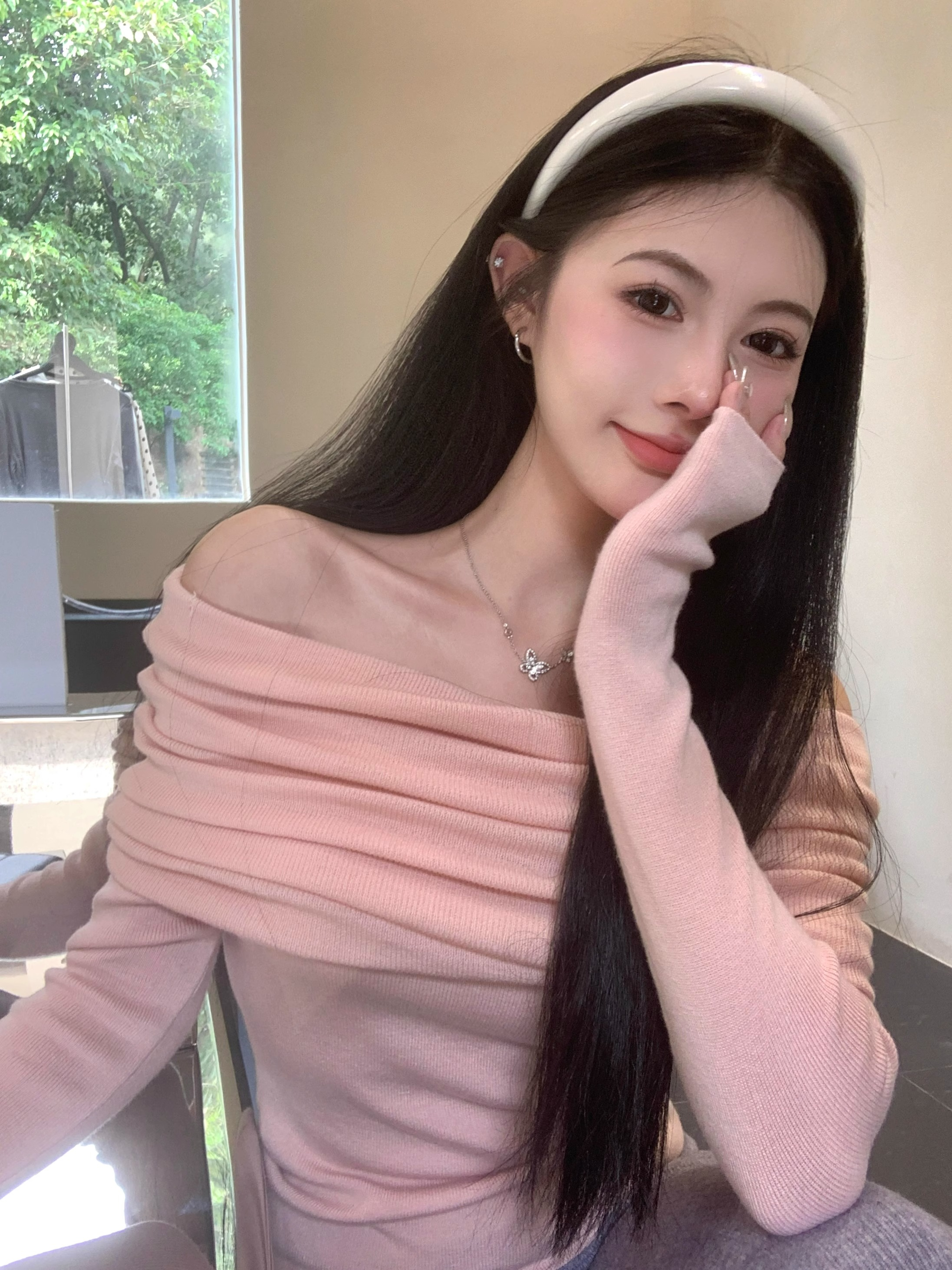 Gentle clavicle shoulder pink sweater women's autumn sweater bottoming shirt black one-shoulder collar