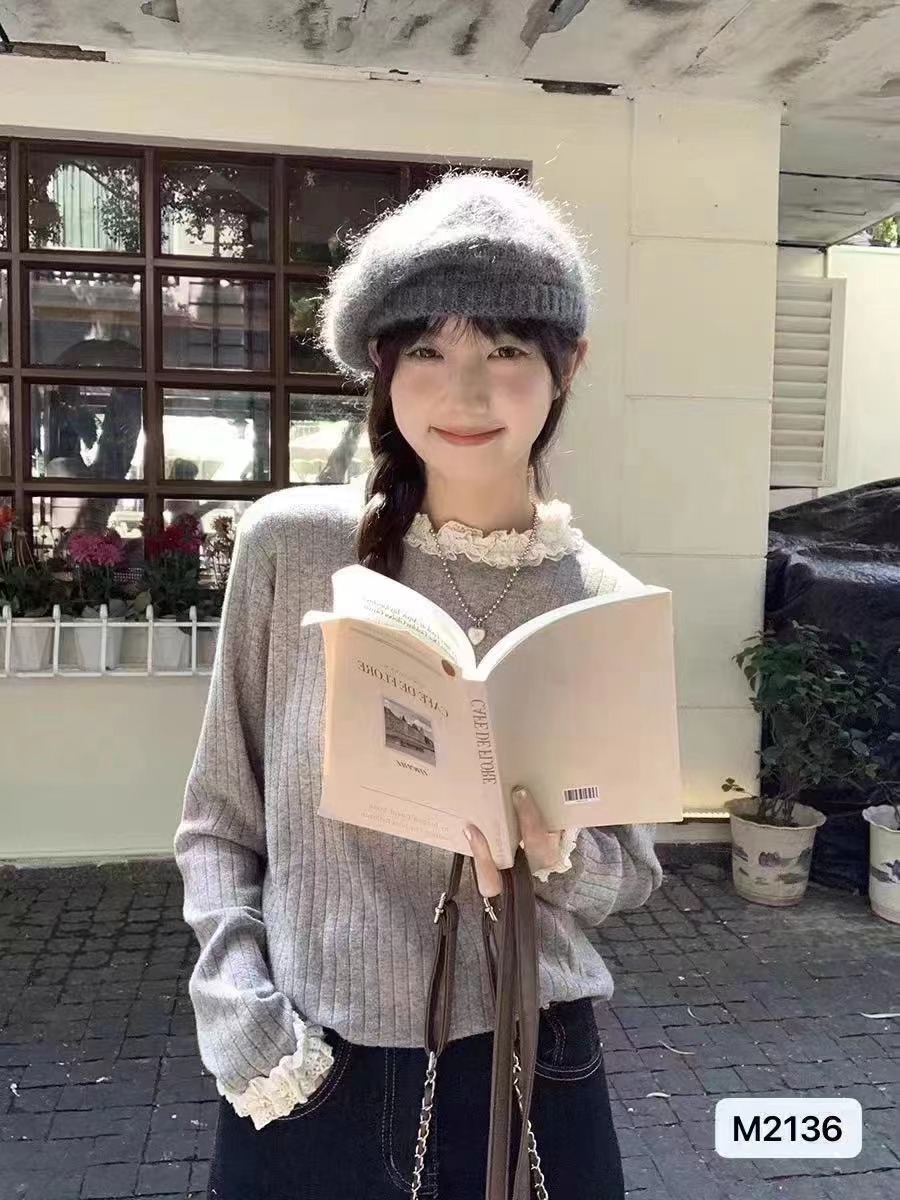2023秋冬新款韓系圓領花邊拼接後背系扣寬鬆長袖上衣女