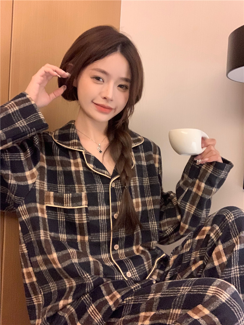 Actual shot of Korean style autumn and winter cotton and linen thickened brushed large plaid contrasting colors loose outer casual home wear suit