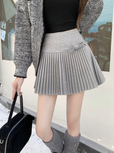 Actual shot of bow-decorated high-waisted pleated skirt, versatile woolen skirt