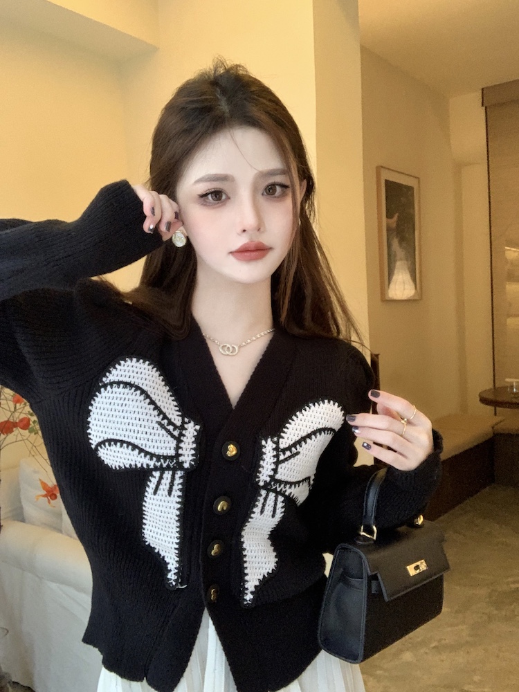 實拍 獨特設計感拼色刺繡蝴蝶結針織衫開衫冬減齡洋氣毛衣女
