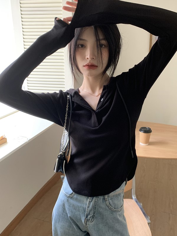 Actual shot~Slim fit and versatile hooded bottoming shirt for little people