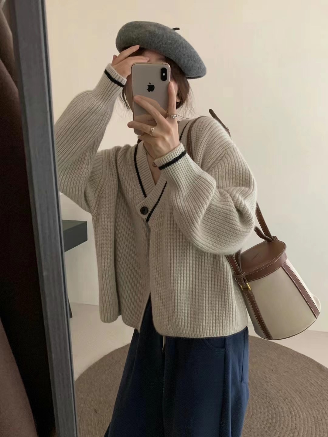 South Korea's Dongdaemun autumn and winter new style slimming design splicing v-neck raccoon fur knitted cardigan