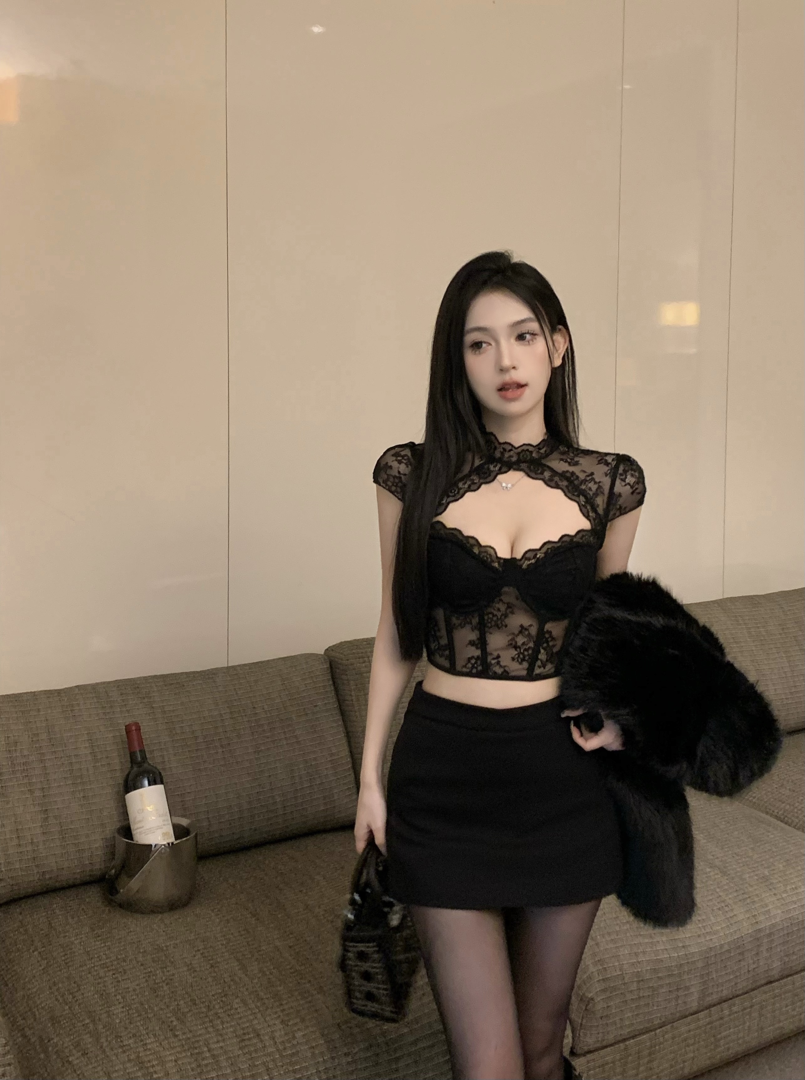Real shot of pure lust sexy halter neck lace bottoming shirt with autumn and winter high-end French lace bra
