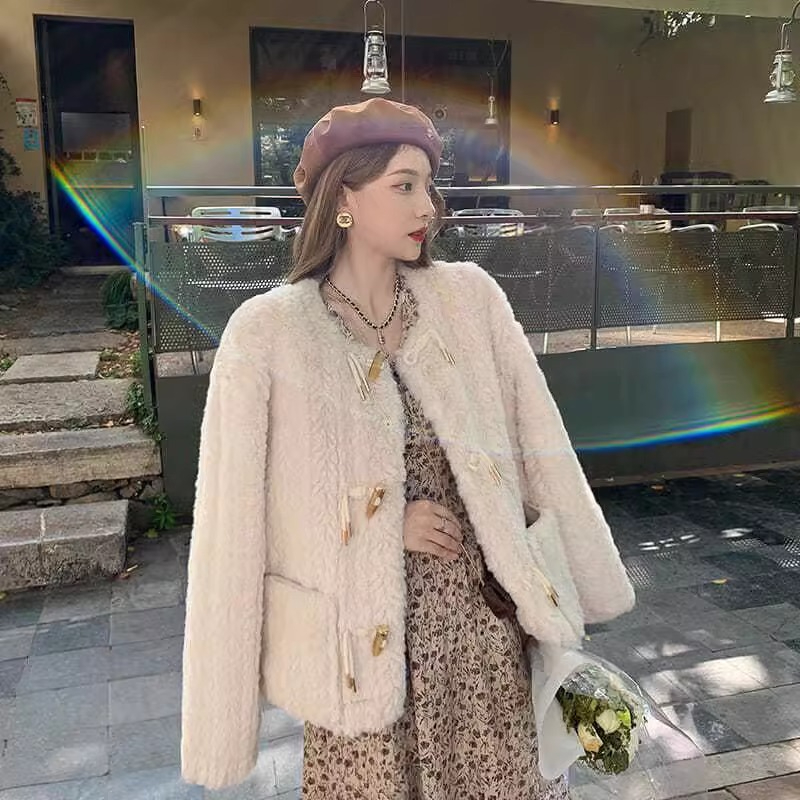 Autumn and winter style small fragrance lamb wool short round collar fur coat for women horn button rabbit fur mink plush coat