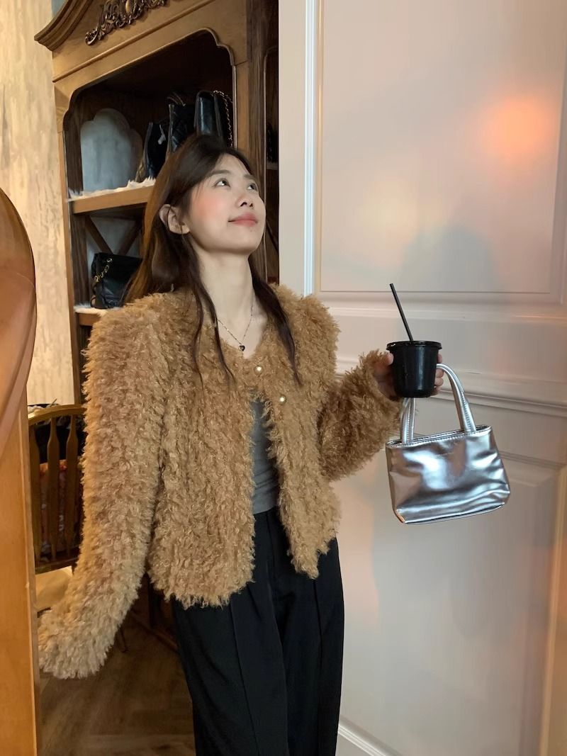 Maillard fur coat women's autumn and winter 2023 new retro French short style thickened long-sleeved top for small people