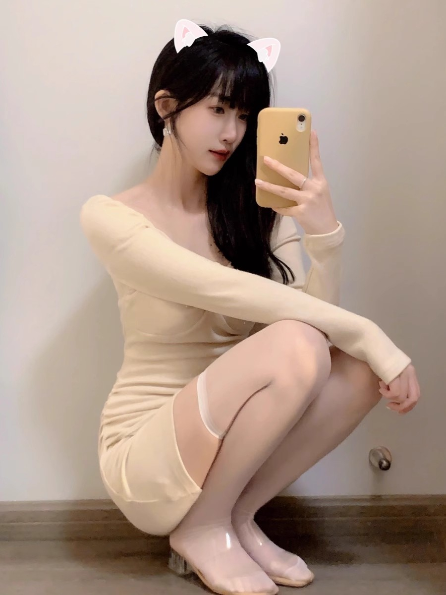 法式氣質風長袖連衣裙女裝新款秋冬季設計感褶皺包臀裙收腰短裙子