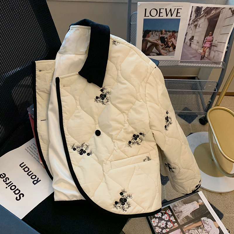 Retro Embroidered Lapel Cotton Clothes Women's Autumn and Winter 2023 New Fashion Temperament Lightweight Short Padded Jacket