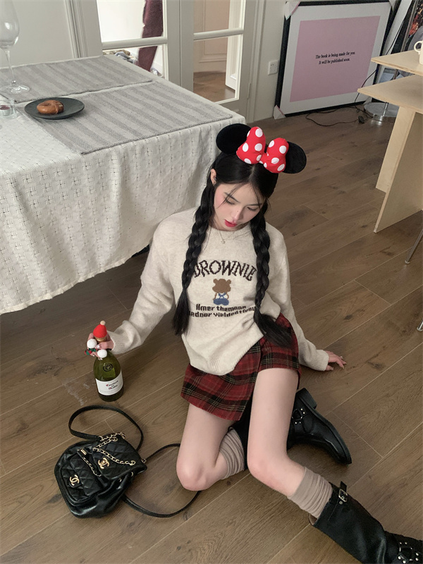 實拍   白色套頭小熊毛衣|+紅色毛呢格子半身裙套裝