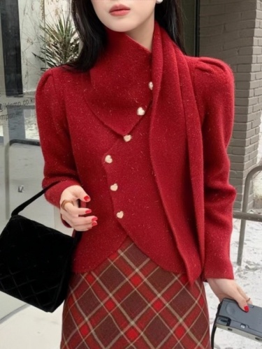 十三行冬季韩系时尚复古红色爱心精致排扣保暖毛衣百搭针织衫