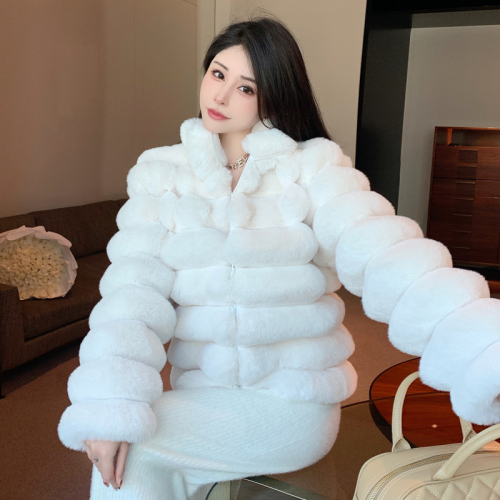 Actual shot of sweet and cool French light luxury temperament and high-end niche Korean style loose soft waxy stand-up collar furry short jacket