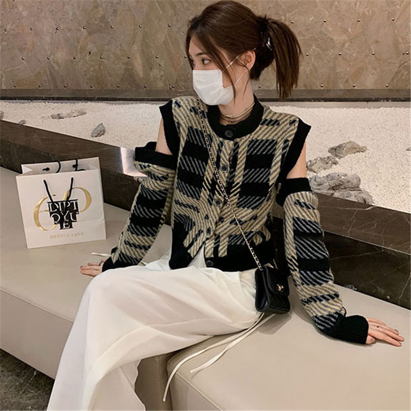 Set of plaid contrasting colors for early autumn, versatile knitted cardigan, woolen sweater + white pants two-piece set