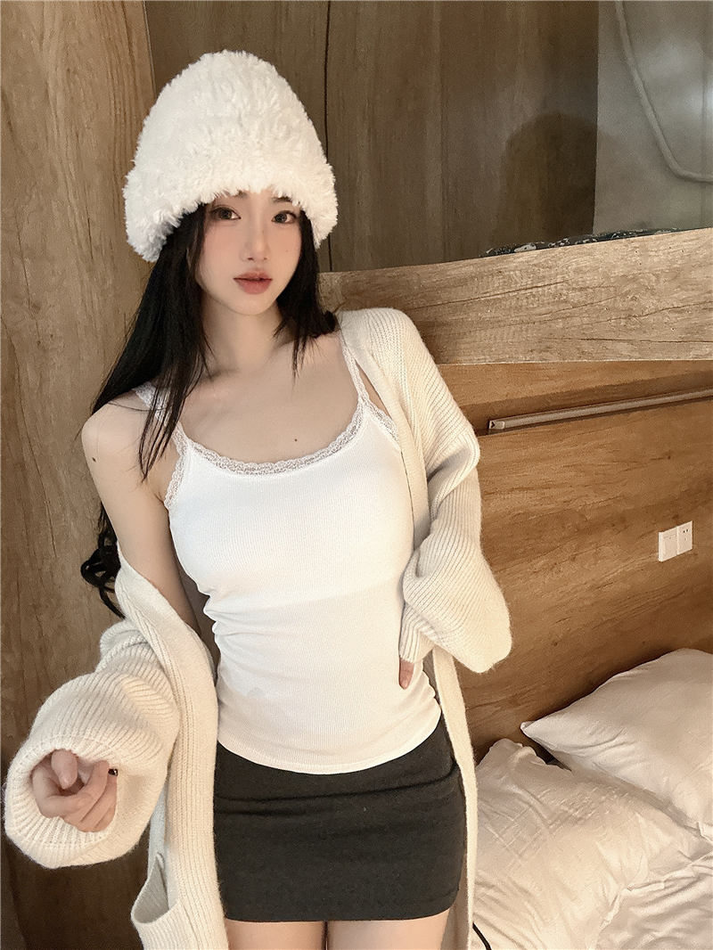 Real shot!  Autumn and winter brushed thickened warm and slim camisole with chest pads and slim base