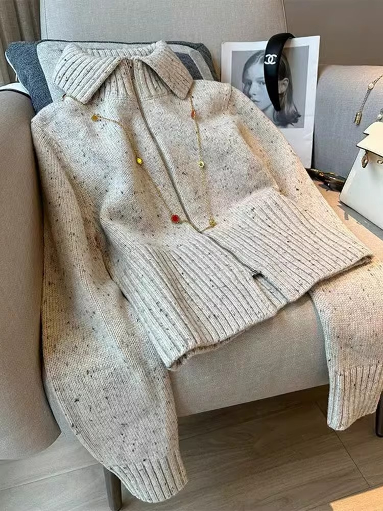 今年流行漂亮高級感超好看歐貨重工藝術生奶慵懶風白色翻領毛衣女