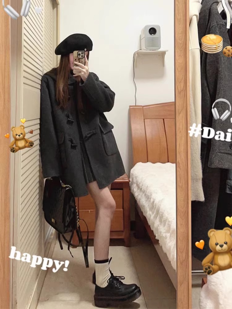 Gray horn button short woolen coat for women autumn and winter 2023 new high-end woolen coat for small people