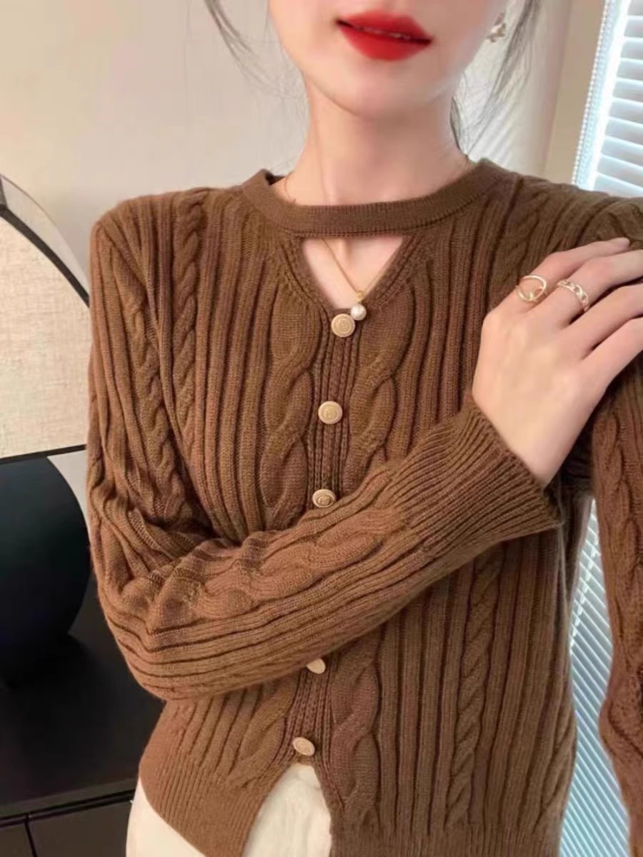Careful machine stitched twist fake breasted sweater for women 2023 autumn new design versatile short wool top