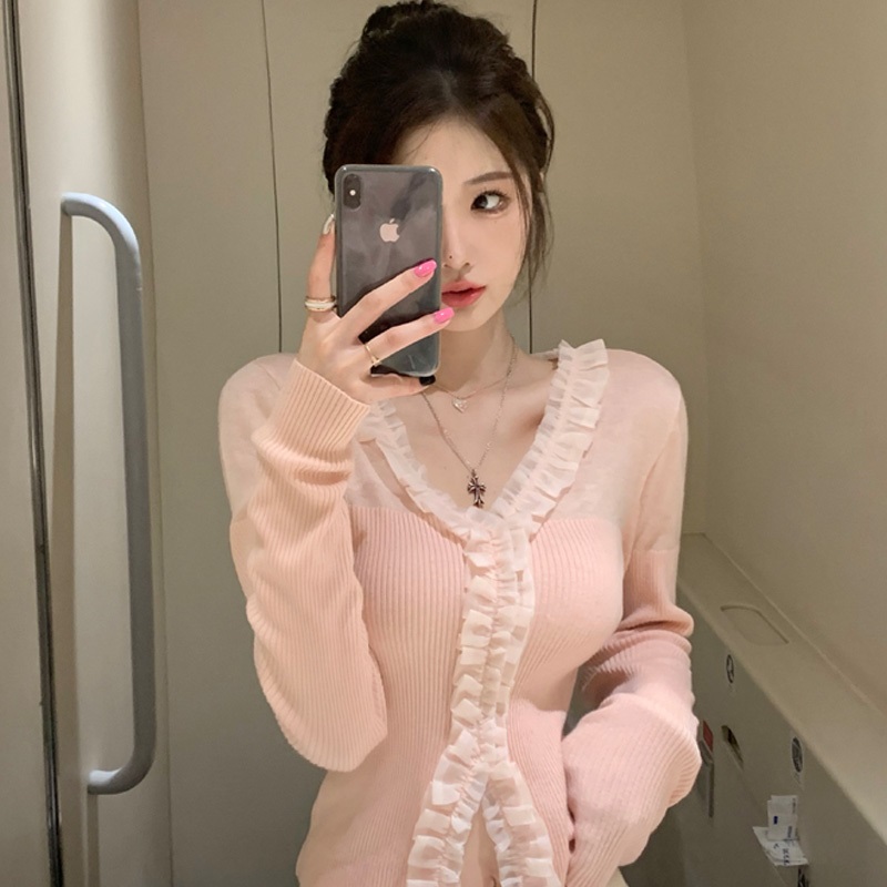 Low-necked sweater bottoming shirt for women with western-style earrings. Autumn new autumn and winter French atmosphere v-neck top