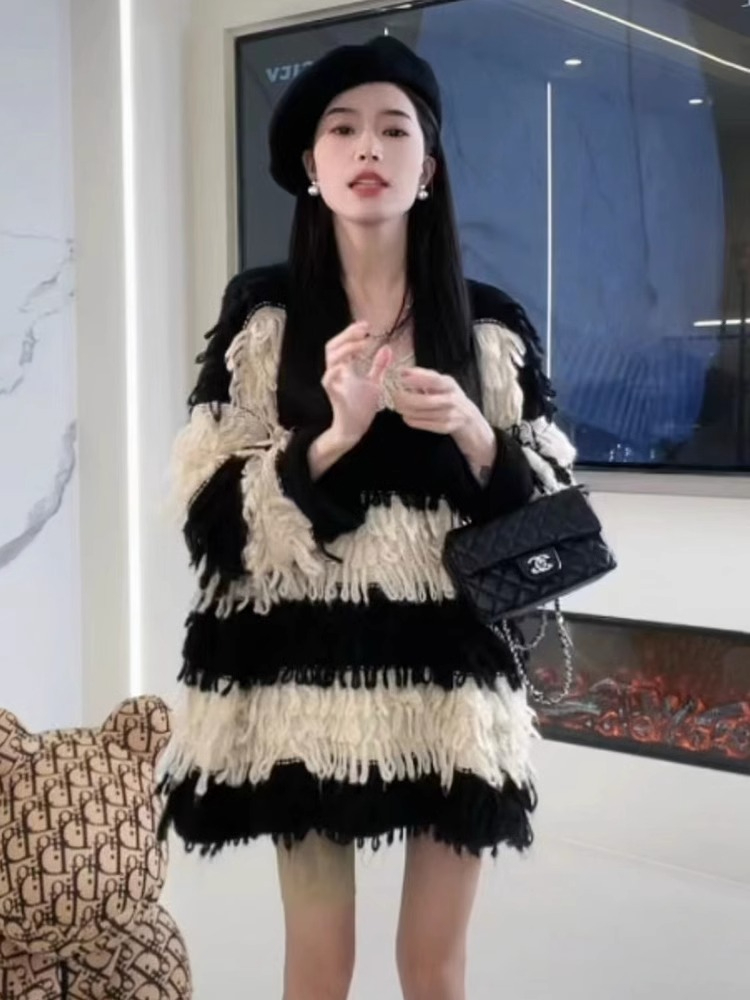 高質量設計感時尚黑白條紋毛線流蘇V領風寬鬆中長款毛衣女