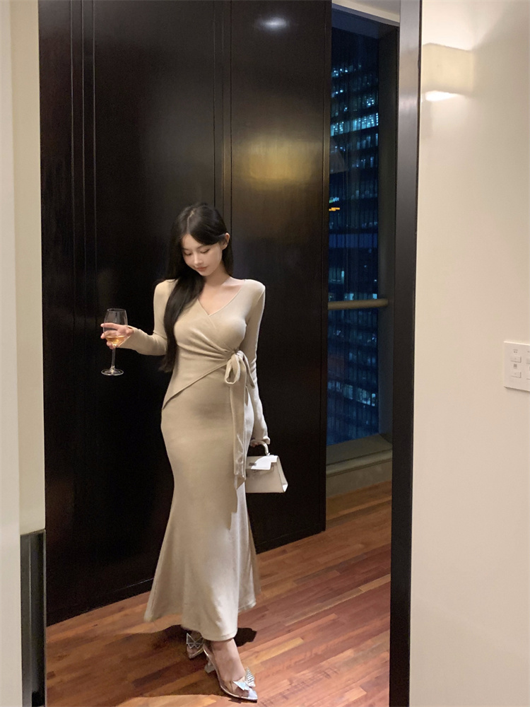 Real shot of the new autumn and winter temperament knitted fishtail skirt tied to the waist long skirt