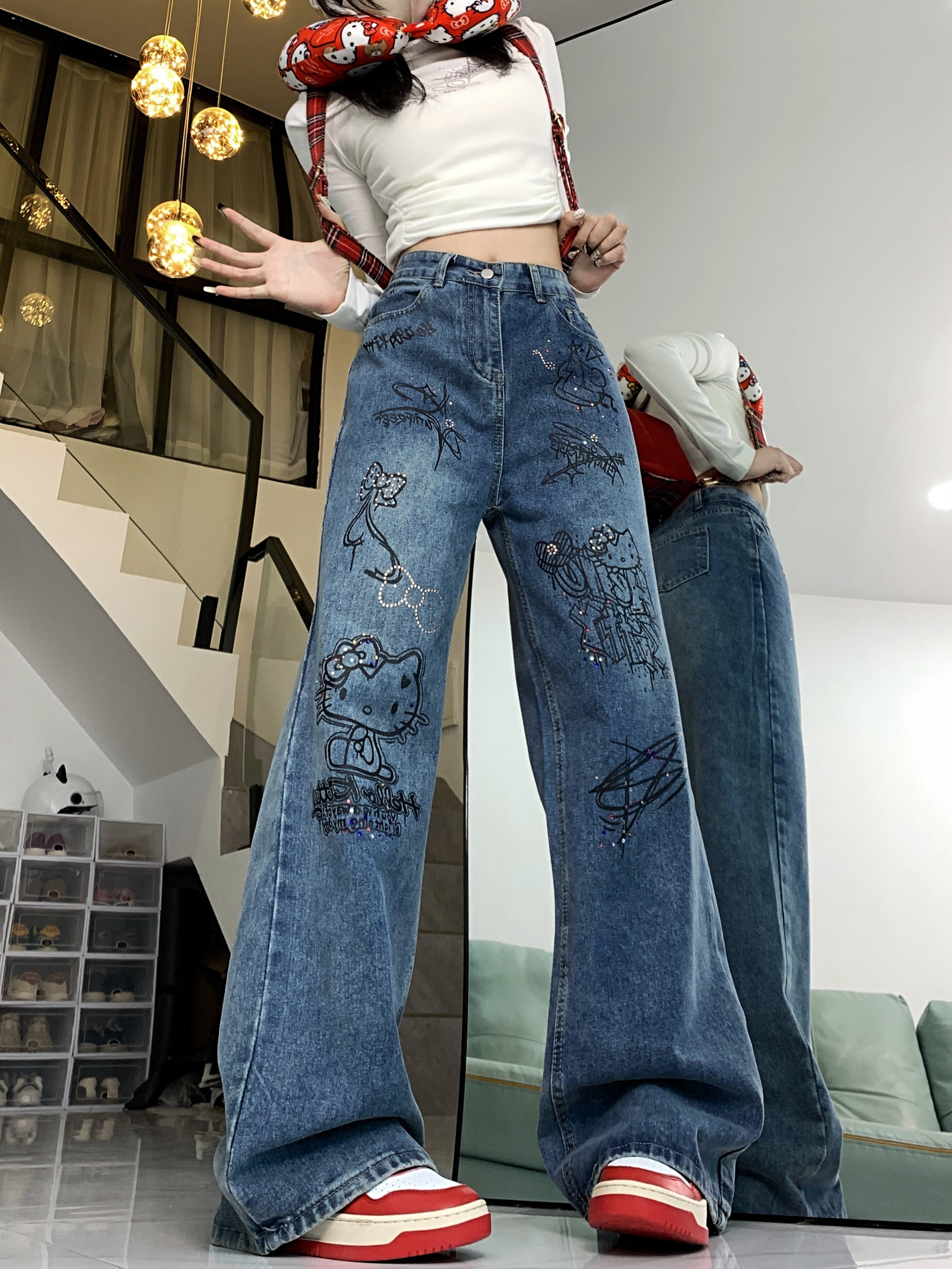 新款時髦塗鴉設計感修身顯瘦水洗藍色牛仔直筒褲子女