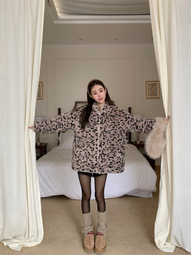 Real shot of Tokyo Shibuya Meimei leopard print thickened quilted warm loose imitation fur cardigan jacket for women