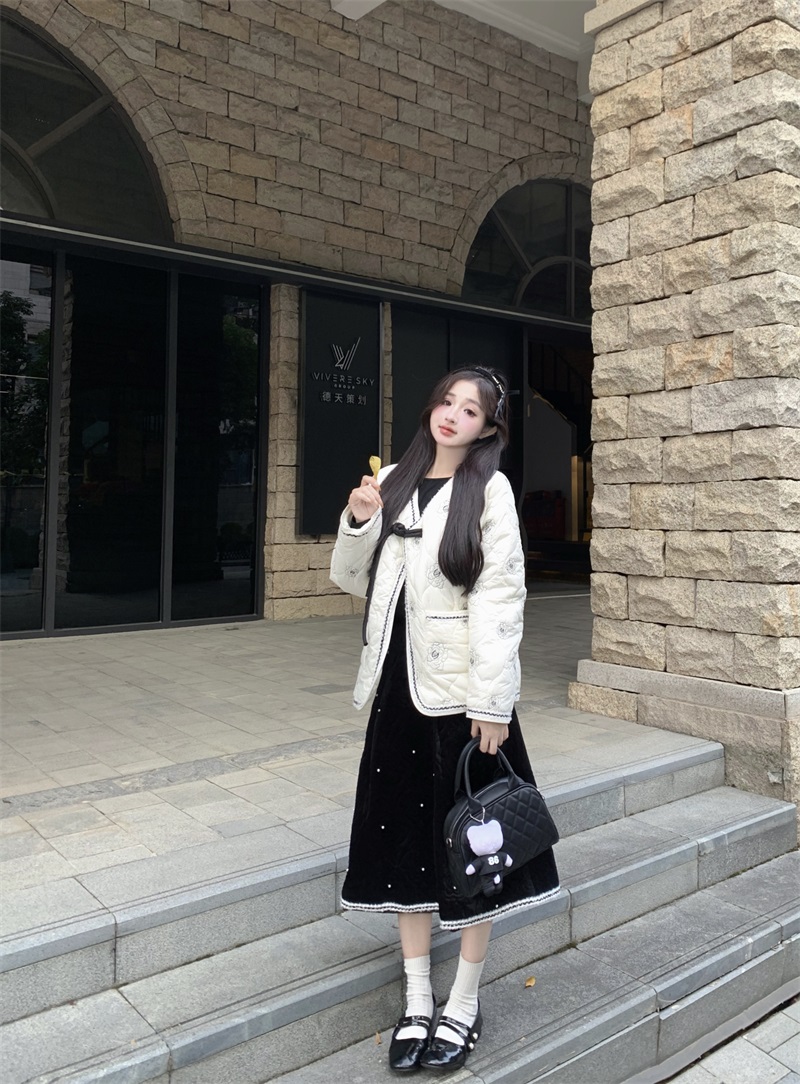 Real shot of Nanyang Princess heavy industry rose quilted embroidered cotton jacket beaded skirt temperament two-piece suit for women winter