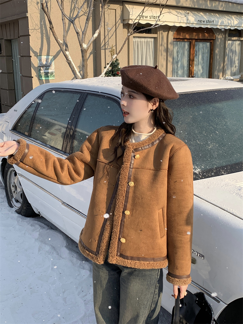 Fur all-in-one jacket 2023 winter new women's Korean style small and short plus velvet round neck lamb wool top