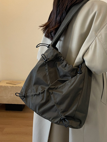 尼龙布包包女大容量新款时尚单肩斜挎包高级感褶皱通勤托特包
