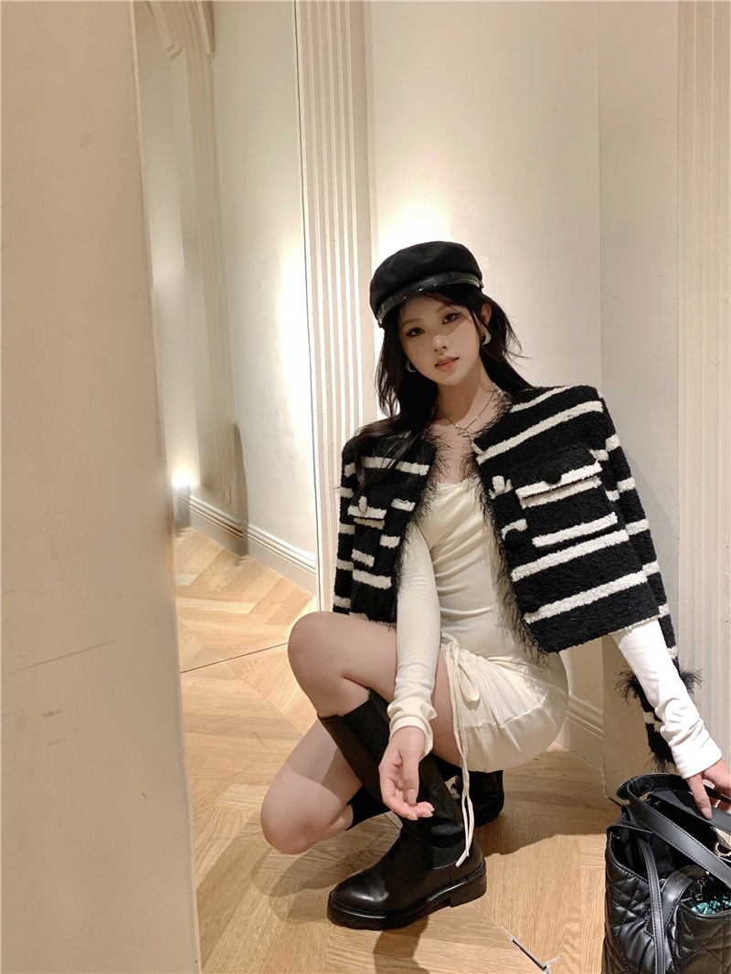 Actual shot ~ High-end design woolen coat for women, waist slimming and slimming for small people, autumn and winter woolen small fragrant coat