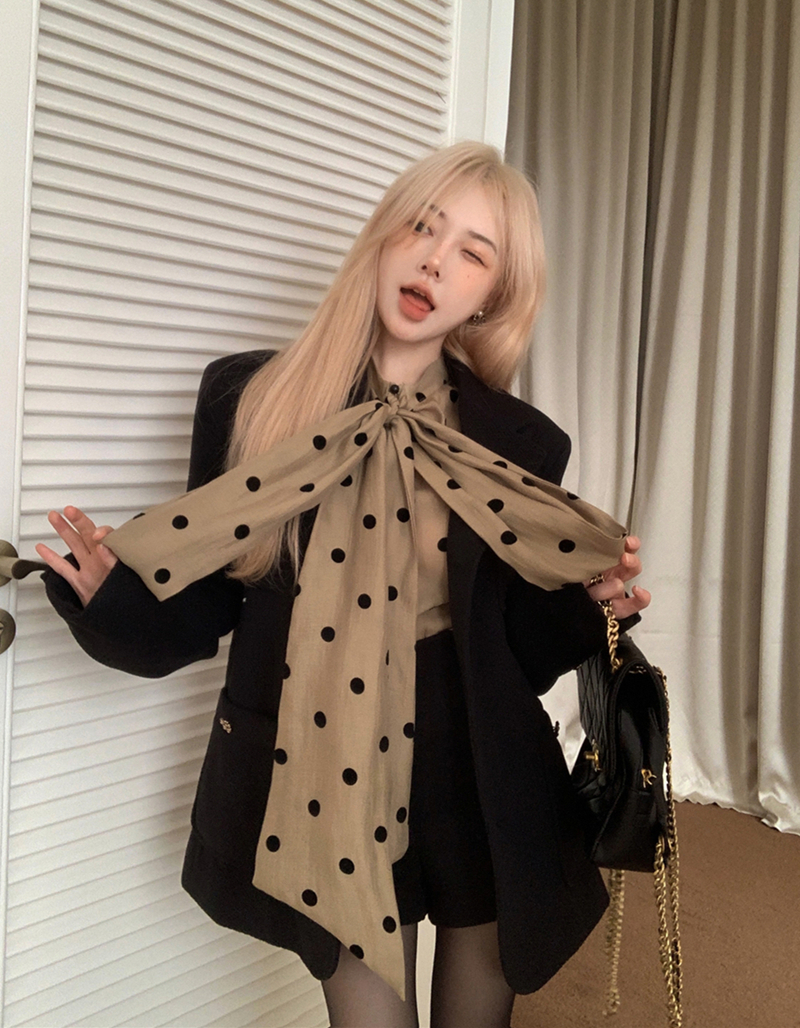 Actual shot of autumn and winter retro Hong Kong style large streamer polka dot shirt top + small fragrant style blazer with cotton for women
